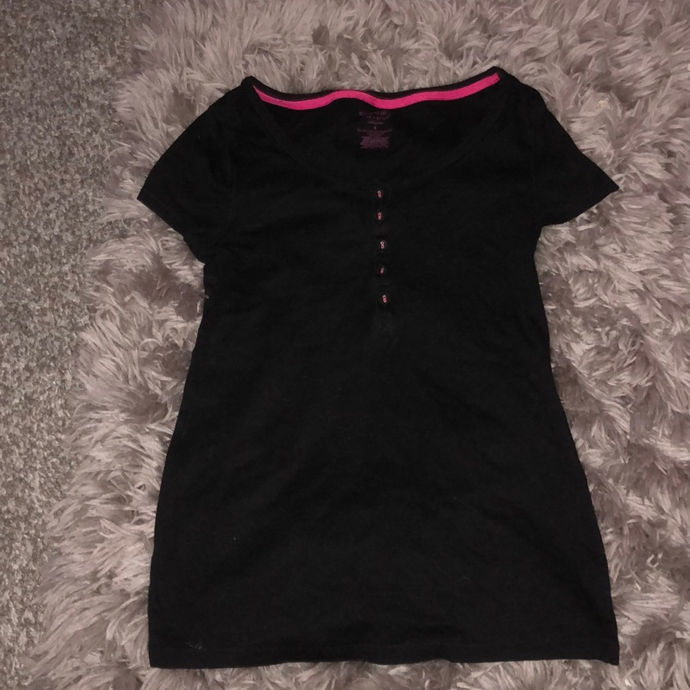 Black tee